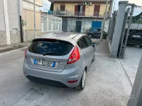 Usata Ford Fiesta Titanium 82 CV (60 kW) 2012 Grigio Utilitaria