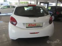 Usata Peugeot 208 Active 68 CV (50 kW) 2017 Bianco Utilitaria
