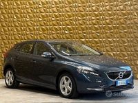 Usata Volvo V40 Business Edition 120 CV (88 kW) 2017 Blu Berlina