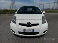Usata Toyota Yaris Sol 69 CV (50 kW) 2011 Bianco Utilitaria