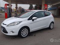 Usata Ford Fiesta 60 CV (44 kW) 2012 Bianco Utilitaria