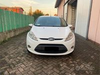 Usata Ford Fiesta Titanium 97 CV (71 kW) 2010 Bianco Berlina