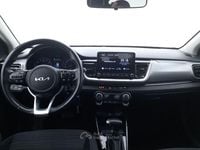 Używany Kia Stonic 120 KM (88 kW) 2023 Srebrny SUV
