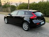 Usata Volvo V40 115 CV (84 kW) 2012 Nero Utilitaria