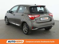 Usata Toyota Yaris Lounge 69 CV (50 kW) 2017 Grigio Utilitaria