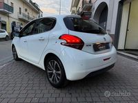 Usata Peugeot 208 Allure 82 CV (60 kW) 2017 Bianco Utilitaria