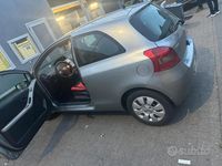 Usata Toyota Yaris 86 CV (63 kW) 2007 Grigio Utilitaria