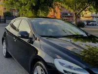 Usata Volvo V40 Kinetic 120 CV (88 kW) 2017 Nero Berlina