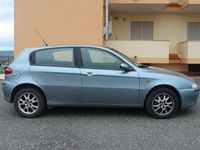 Begagnad Alfa Romeo 147 Distinctive 105 HK (77 kW) 2002 Blå Halvkombi