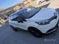 Usata Renault Captur 90 CV (66 kW) 2015 Giallo SUV