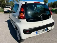 Usata Peugeot 107 Active 68 CV (50 kW) 2014 Bianco Utilitaria