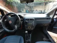 Usata Fiat Grande Punto Active 77 CV (56 kW) 2010 Nero Utilitaria
