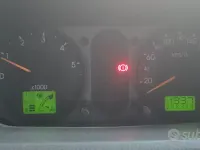 Usata Ford Fusion 68 CV (50 kW) 2003 Grigio Utilitaria