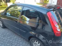 Usata Ford Fiesta 68 CV (50 kW) 2007 Nero Utilitaria