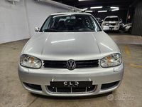 Usata VW Golf IV R 241 CV (177 kW) 2000 Grigio Berlina