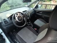 Usata Kia Venga 90 CV (66 kW) 2013 Bianco Utilitaria