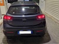 Usata Kia Rio 84 CV (61 kW) 2019 Grigio Berlina