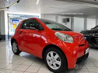 Usata Toyota iQ 68 CV (50 kW) 2009 Rosso Utilitaria