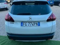 Usata Peugeot 2008 S 120 CV (88 kW) 2017 Bianco SUV