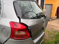 Usata Toyota Yaris 90 CV (66 kW) 2006 Grigio Utilitaria