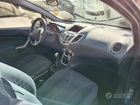 Usata Ford Fiesta Titanium 82 CV (60 kW) 2011 Blu Utilitaria