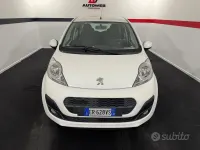 Usata Peugeot 107 Active 68 CV (50 kW) 2013 Bianco Utilitaria