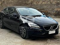 Usata Volvo V40 119 CV (87 kW) 2019 Nero Utilitaria