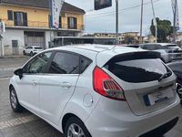 Usata Ford Fiesta 76 CV (55 kW) 2016 Bianco Berlina