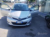 Usata Toyota Yaris 90 CV (66 kW) 2013 Grigio Berlina