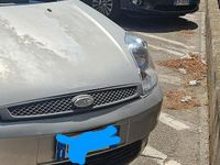 Usata Ford Fiesta 68 CV (50 kW) 2004 Grigio Utilitaria