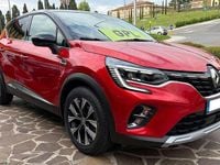 Usata Renault Captur Business 101 CV (74 kW) 2023 Rosso SUV