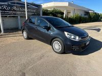 Usata Kia Rio 74 CV (54 kW) 2015 Grigio Berlina