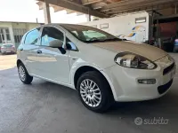 Usata Fiat Punto Lounge 70 CV (51 kW) 2016 Bianco Utilitaria