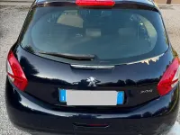 Usata Peugeot 208 Active 68 CV (50 kW) 2014 Bluazzurro Utilitaria