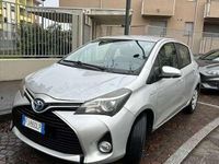 Usata Toyota Yaris Hybrid Active 73 CV (53 kW) 2017 Argento Berlina