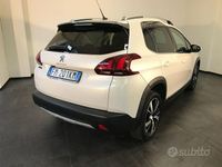Usata Peugeot 2008 Allure 100 CV (73 kW) 2017 Bianco SUV