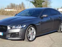 Usata Jaguar XE 300 CV (220 kW) 2018 Grigio Berlina