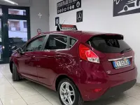 Usata Ford Fiesta Titanium 75 CV (55 kW) 2015 Rosso Utilitaria