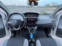 Usata Lancia Ypsilon 69 CV (50 kW) 2016 Bianco Utilitaria