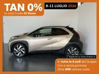 Usata Toyota Aygo X Lounge 72 CV (52 kW) 2024 Oro SUV