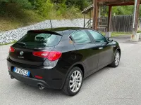 Usata Alfa Romeo Giulietta Exclusive 150 CV (110 kW) 2015 Nero Utilitaria