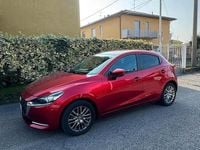 Begagnad Mazda 2 Evolve 90 HK (66 kW) 2022 Röd Halvkombi