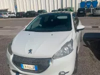 Usata Peugeot 208 68 CV (50 kW) 2012 Bianco Utilitaria