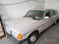Usata Mercedes 200 109 CV (80 kW) 1981 Berlina