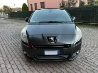 Usata Peugeot 5008 114 CV (83 kW) 2013 Grigio Monovolume