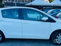 Usata Toyota Yaris Lounge 69 CV (50 kW) 2013 Bianco Utilitaria