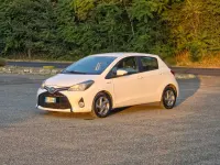 Usata Toyota Yaris Hybrid Active 73 CV (53 kW) 2016 Bianco Berlina