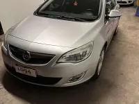 Usata Opel Astra 140 CV (102 kW) 2012 Argento Berlina