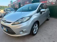 Usata Ford Fiesta 97 CV (71 kW) 2012 Grigio Berlina