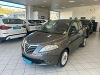 Usado Lancia Ypsilon 69 HP (50 kW) 2014 Cinzento Citadino
